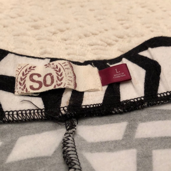 Black and white mini skirt - Picture 3 of 3